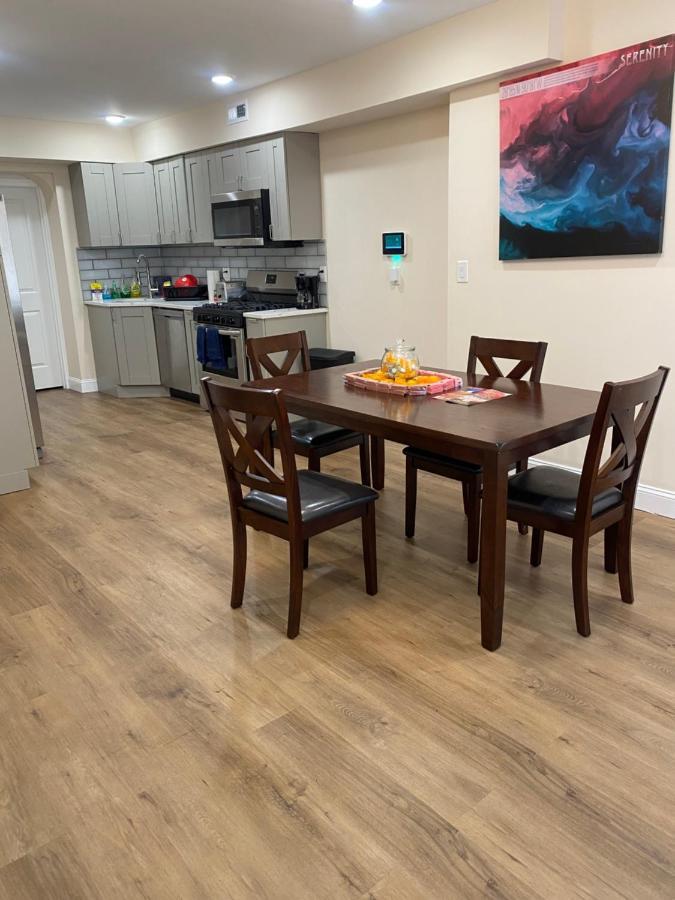 Private Room In South Philly Near Arenas! Philadelphia Bagian luar foto