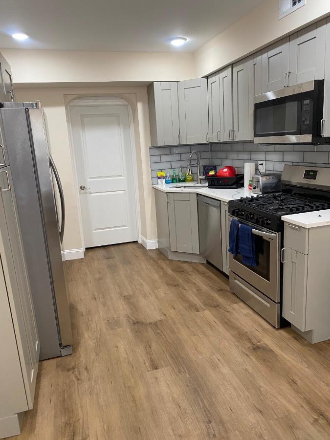Private Room In South Philly Near Arenas! Philadelphia Bagian luar foto