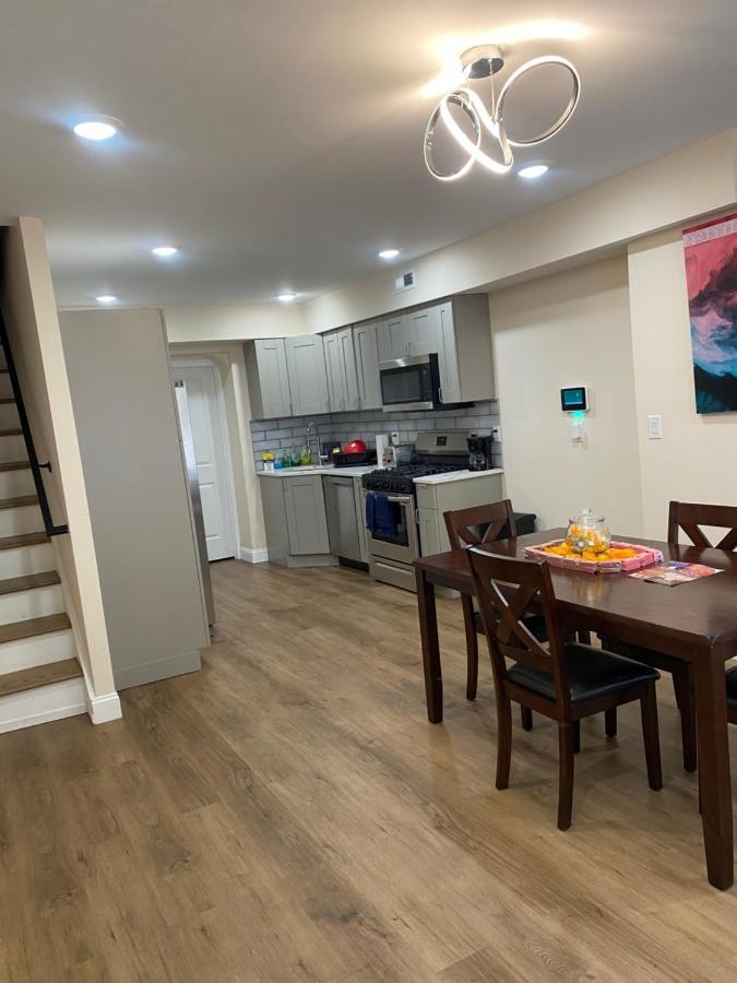 Private Room In South Philly Near Arenas! Philadelphia Bagian luar foto