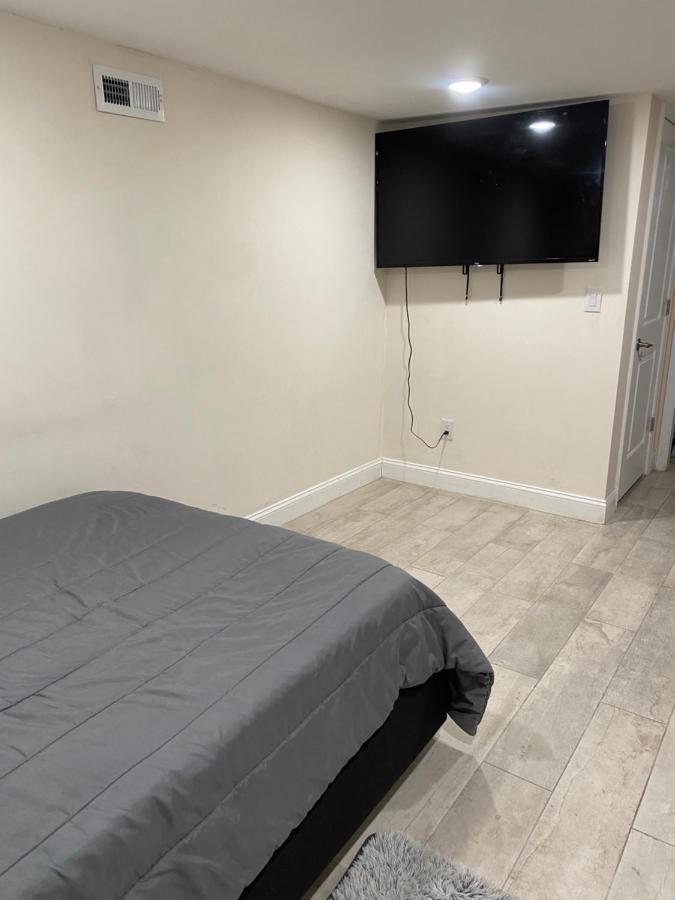 Private Room In South Philly Near Arenas! Philadelphia Bagian luar foto