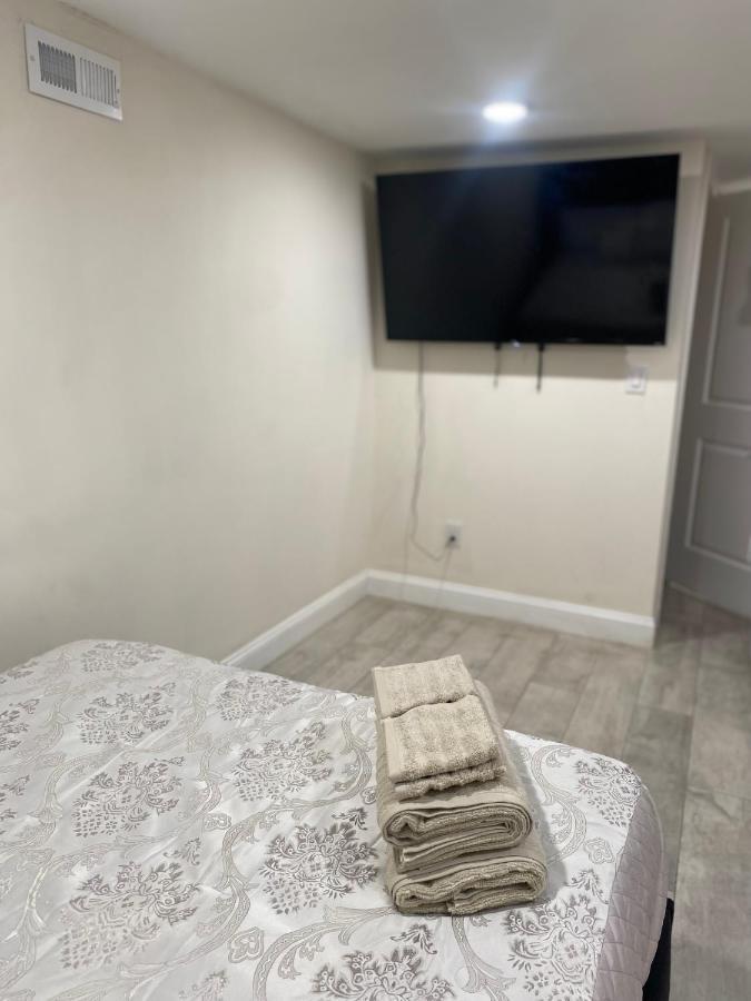 Private Room In South Philly Near Arenas! Philadelphia Bagian luar foto